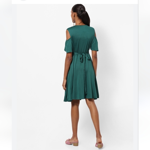 Unamed Wrap Dress with cold shoulder detailing Size 0XL in hunter green - Picture 2 of 11